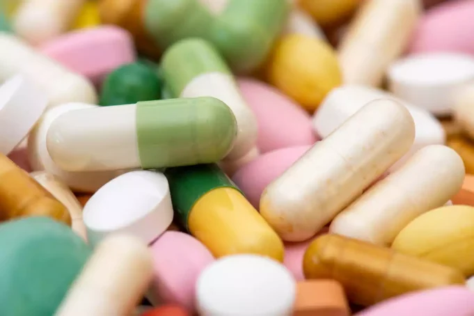 Les médicaments périmés gardent 90% d’efficacité, affirme une étude