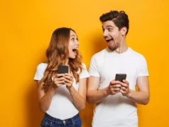 Smartphones : leurs ondes n’augmentent pas le risque de cancer du cerveau, affirme l’OMS