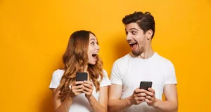 Smartphones : leurs ondes n’augmentent pas le risque de cancer du cerveau, affirme l’OMS