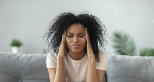 Une étude révèle le mécanisme du mal de tête et des migraines