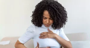 Boule dans le sein : faut-il courir faire une mammographie ?