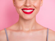 Les signaux de santé à surveiller sur vos dents : ce que révèle votre bouche sur votre bien-être général