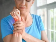 Ostéoporose : quels sont les premiers signes ?