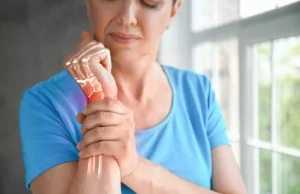 Ostéoporose : quels sont les premiers signes ?