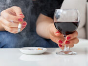 Voilà pourquoi boire de l’alcool donne envie de fumer