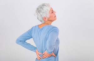 Mal de dos chez les seniors : quels exercices privilégier ?