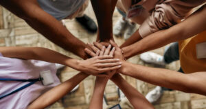 Ralentir le vieillissement grâce à cette activité sociale, selon la science Ralentir le vieillissement grâce à cette activité, selon la science