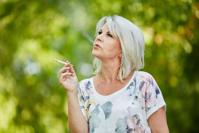 C’est énorme : voici le nombre de minutes de vie qu’un fumeur perd à chaque cigarette