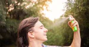 Crème solaire et anti-moustique : ce mélange est dangereux pour votre peau