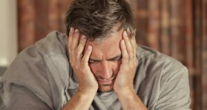 AVC, démence… : les chercheurs alertent sur ces 17 erreurs qui détruisent votre cerveau