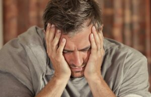 AVC, démence… : les chercheurs alertent sur ces 17 erreurs qui détruisent votre cerveau