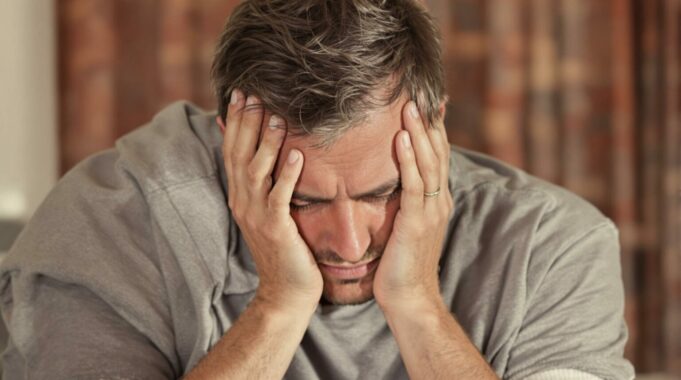 AVC, démence… : les chercheurs alertent sur ces 17 erreurs qui détruisent votre cerveau