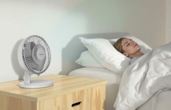 Dormir avec un ventilateur en été : bienfaits, risques et alternatives efficaces