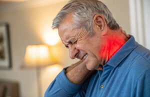 Douleurs au cou : les gestes simples à adopter pour les éviter