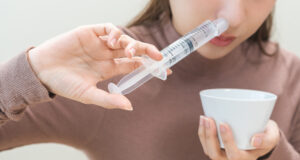 Sérum physiologique: un rappel massif secoue la France, des résidus d’alcool détectés