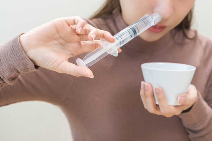 Sérum physiologique: un rappel massif secoue la France, des résidus d’alcool détectés