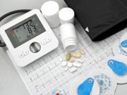 Ni 50, ni 60 ans : voici l’âge à partir duquel il faut surveiller son cholestérol pour éviter l’AVC