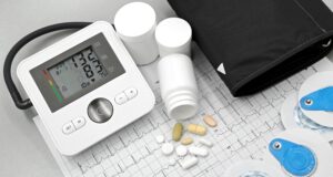 Ni 50, ni 60 ans : voici l’âge à partir duquel il faut surveiller son cholestérol pour éviter l’AVC