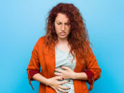 Douleur abdominale : gauche, droite, cause, traitement