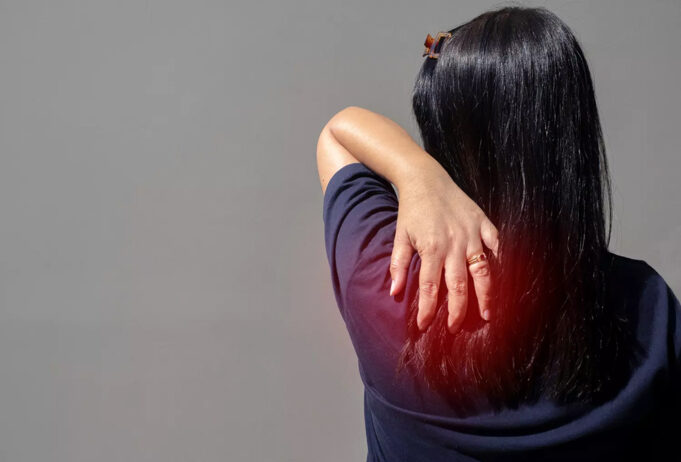Douleur à l’omoplate : significations, causes et traitements