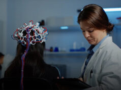 Les plus de 50 ans doivent le surveiller : cet organe peut révéler un début de Parkinson, et ce n’est pas le cerveau