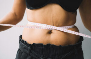 Prise de poids : le signe qui révèle en 2 secondes si c’est du gras ou de la rétention d’eau