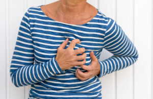 Un médecin urgentiste alerte : ce trouble respiratoire est le signe d’un pneumothorax, il faut vite appeler le 15