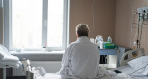 Un homme de 77 ans perd un rein lors d’une opération dans cet hôpital français : ils se sont trompés de côté…