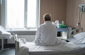 Un homme de 77 ans perd un rein lors d’une opération dans cet hôpital français : ils se sont trompés de côté…