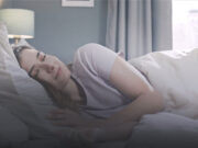 Fini les nuits courtes : une experte en sommeil partage son secret pour dormir 8 heures même quand on est débordé