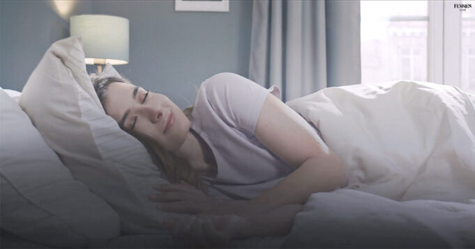 Fini les nuits courtes : une experte en sommeil partage son secret pour dormir 8 heures même quand on est débordé