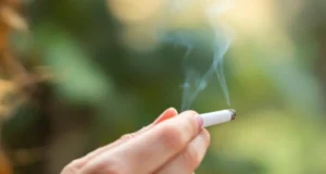 Cancer du poumon chez la femme : 7 signes d’alerte à ne pas négliger