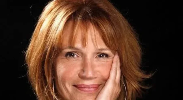 Clémentine Célarié dévoile son combat contre un cancer du côlon