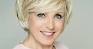 Evelyne Dhéliat à 77 ans : son secret naturel pour une silhouette parfaite