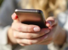 Votre téléphone détruit votre peau sans que vous le sachiez