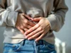 Découverte choc : une cause inattendue derrière ses douleurs abdominales chroniques