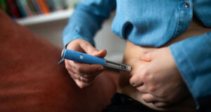 Ozempic et Wegovy : les médicaments GLP-1 augmenteraient le risque de ces deux maladies