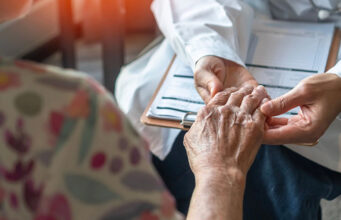 Ces symptômes de la maladie de Parkinson seraient plus courants chez les femmes