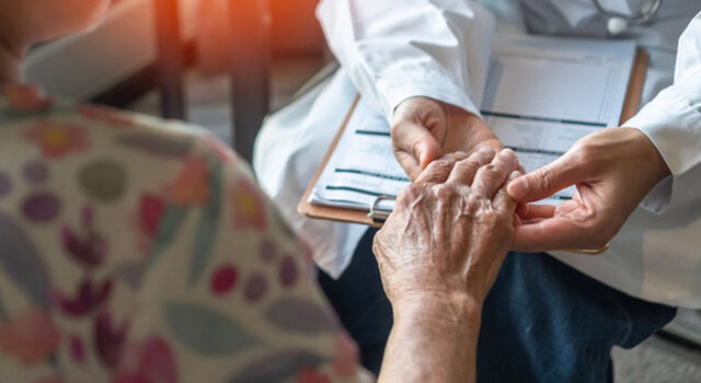 Ces symptômes de la maladie de Parkinson seraient plus courants chez les femmes