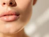 Boutons sur le corps : causes surprenantes et astuces pour s’en débarrasser