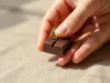 Douleurs aux mains : un carré de chocolat pour soulager l’arthrose