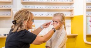 Santé visuelle des enfants : un enjeu qui se joue d’abord en famille