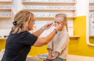 Santé visuelle des enfants : un enjeu qui se joue d’abord en famille