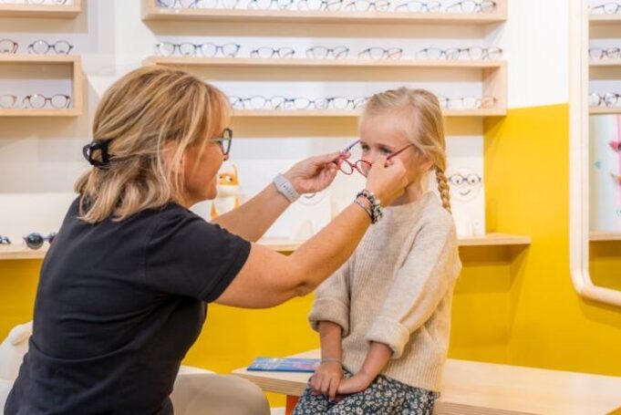 Santé visuelle des enfants : un enjeu qui se joue d’abord en famille