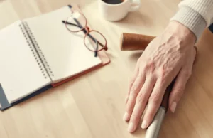 Réduire ses mouvements quotidiens peut être un signe précoce d’Alzheimer