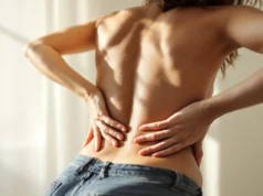 Mal de dos : un signe caché d’un cancer du col de l’uterus à 25 ans