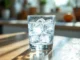Boire de l’eau glacée en été : un piège pour votre santé