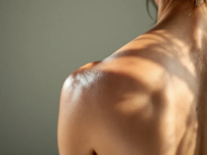 Douleur à l’épaule droite : un signe caché d’un problème hépatique