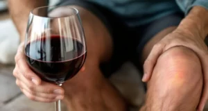 Alcool et arthrose : un lien inquiétant révélé par une étude massive