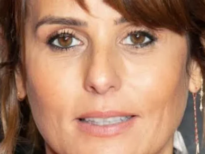 Faustine Bollaert révèle le secret pour préserver sa santé mentale face aux histoires bouleversantes